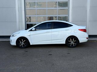2014 Hyundai Solaris I, белый, 780000 рублей, вид 2