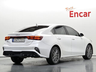 2022 Kia K3 II Рестайлинг, белый, 1450000 рублей, вид 2