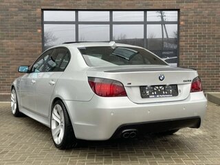 2005 BMW 5 серии 525i V (E60/E61), серебристый, 1300000 рублей, вид 3