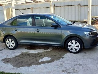 2021 Volkswagen Polo VI, серый, 1350000 рублей, вид 2