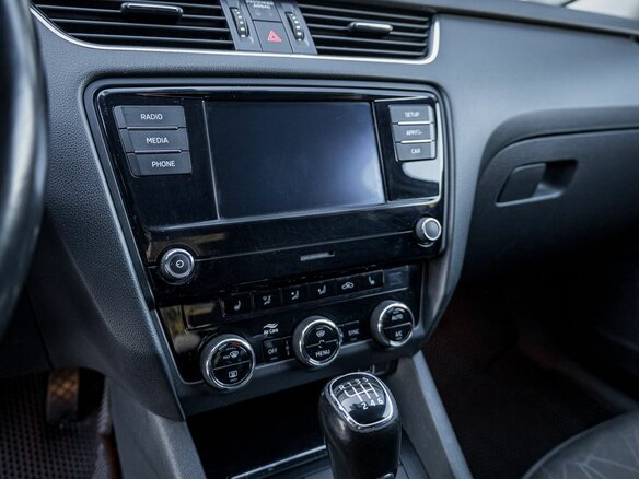 2019 Skoda Octavia III (A7) Рестайлинг, белый, 1518811 рублей - вид 10