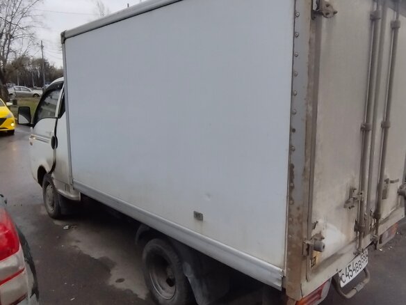2010 Hyundai Porter II, белый, 500000 рублей - вид 4