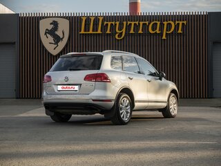 2015 Volkswagen Touareg II Рестайлинг, серебристый, 3400000 рублей, вид 5