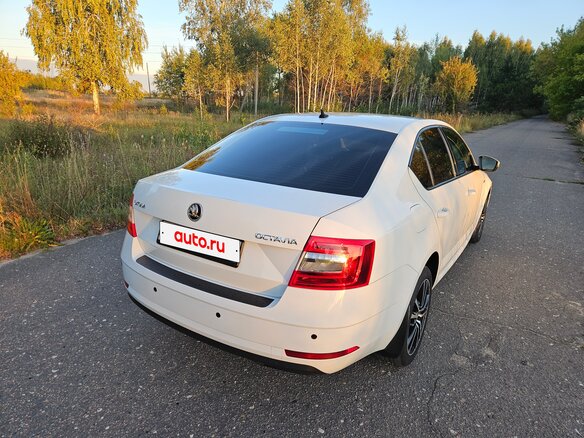 2018 Skoda Octavia III (A7) Рестайлинг, белый, 1350000 рублей - вид 1