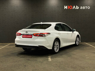2020 Toyota Camry VIII (XV70), белый, 2790000 рублей, вид 5