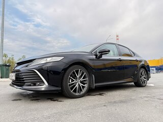 2021 Toyota Camry VIII (XV70) Рестайлинг, чёрный, 3850000 рублей, вид 3