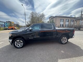 2023 Ram 1500 Crew Cab V, чёрный, 8550000 рублей, вид 5