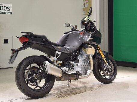 2023 Moto Guzzi V100 Mandello S, чёрный, 1100000 рублей, вид 3
