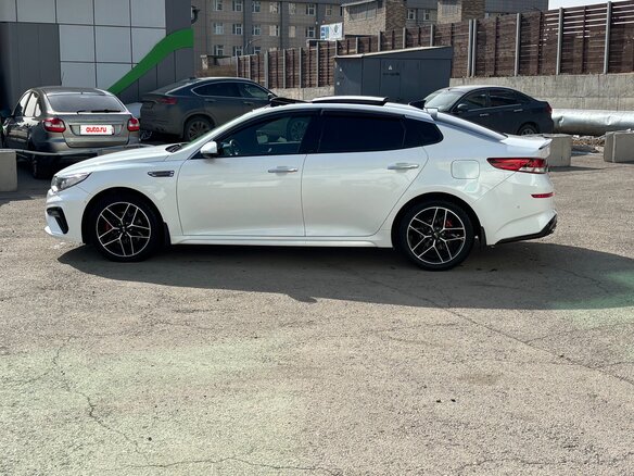 2019 Kia Optima IV Рестайлинг, белый, 1990000 рублей - вид 9