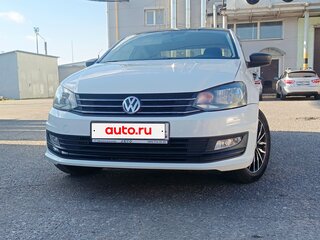 2017 Volkswagen Polo V Рестайлинг, белый, 850000 рублей, вид 2