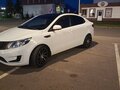 2013 Kia Rio 4-speed III, белый, 900000 рублей