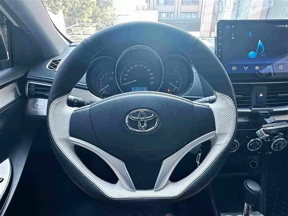 2022 Toyota Yaris L X XP150 Рестайлинг, белый - вид 13