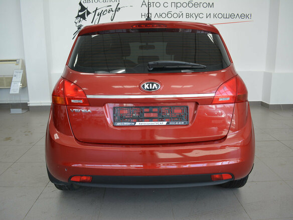2015 Kia Venga 5-speed I Рестайлинг, красный, 895000 рублей - вид 5