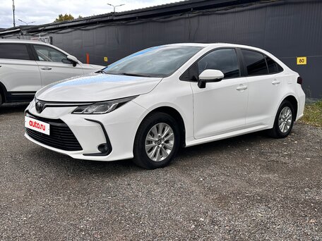 2020 Toyota Corolla XII (E210), белый, 1750000 рублей, вид 2