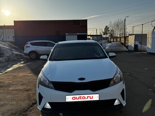 2020 Kia Rio IV Рестайлинг, белый, 1150000 рублей, вид 1