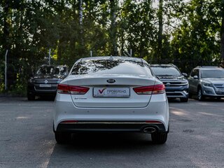 2018 Kia Optima IV Рестайлинг, белый, 1409000 рублей, вид 4