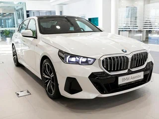 2025 BMW 5 серии 530i xDrive VIII (G60/G61/G68), белый, 10949900 рублей, вид 4