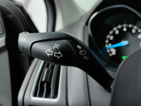 2017 Ford Focus III Рестайлинг, серый, 850000 рублей - вид 13