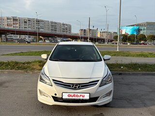 2015 Hyundai Solaris I Рестайлинг, белый, 550000 рублей, вид 1