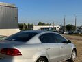 2011 Volkswagen Passat B7, серебристый - вид 2