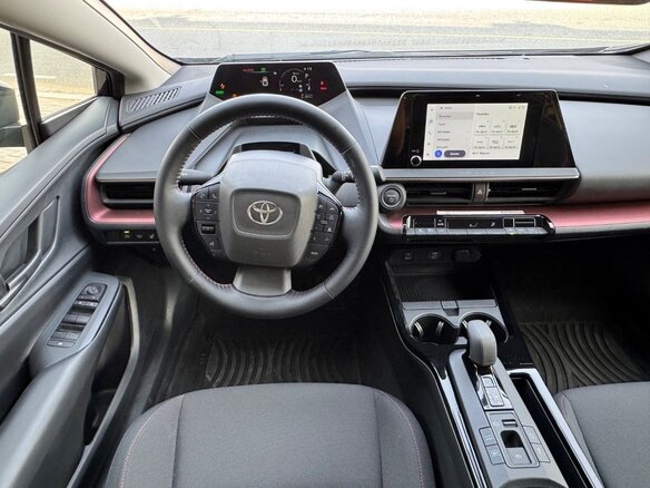 2025 Toyota Prius V (XW60), чёрный, 3900000 рублей - вид 7