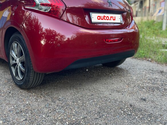 2013 Peugeot 208 I, красный, 890000 рублей - вид 4