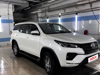 2021 Toyota Fortuner II Рестайлинг, белый, 3900000 рублей, вид 3