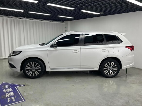 2021 Mitsubishi Outlander III Рестайлинг 3, белый, 1987700 рублей - вид 9