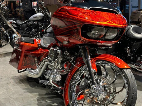 2016 Harley-Davidson Road Glide, красный, 4500000 рублей, вид 2