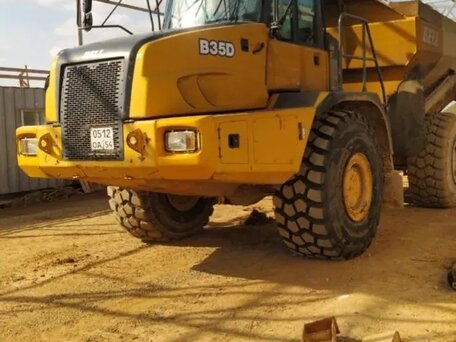 2009 Volvo F-Series, жёлтый, 9000000 рублей, вид 1