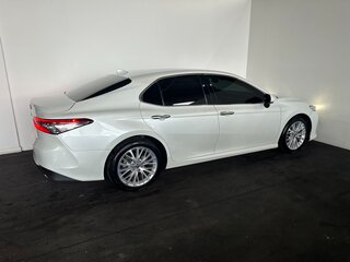 2019 Toyota Camry VIII (XV70), белый, 2540000 рублей, вид 4