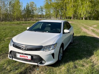 2017 Toyota Camry VII (XV50) Рестайлинг, белый, 2350000 рублей, вид 3