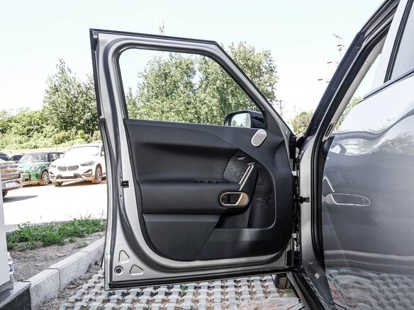2025 Mini Aceman E, серебристый, 2890002 рублей - вид 14