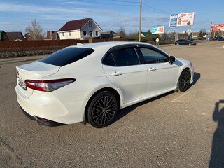 2020 Toyota Camry VIII (XV70), белый, 2550000 рублей, вид 4