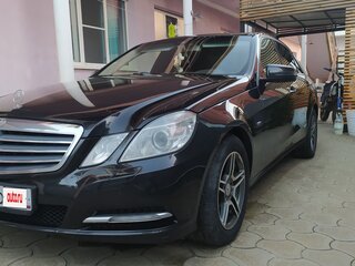 2011 Mercedes-Benz E-Класс 200 7G-Tronic IV (W212, S212, C207), чёрный, 1300000 рублей, вид 1