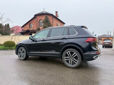 2021 Volkswagen Tiguan II Рестайлинг, чёрный, 3500000 рублей, вид 4