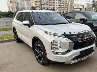 2022 Mitsubishi Outlander IV, белый, 3850000 рублей, вид 1