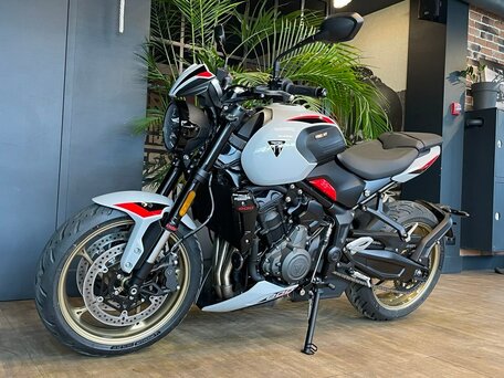 2026 Triumph Trident 800, серебристый, 1620000 рублей, вид 3
