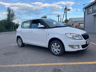 2013 Skoda Fabia II Рестайлинг, белый, 690000 рублей, вид 3