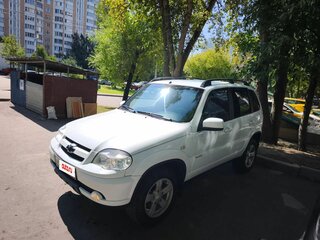 2013 Chevrolet Niva I Рестайлинг, белый, 680000 рублей, вид 1