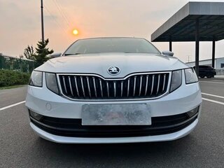2022 Skoda Octavia III (A7) Рестайлинг, белый, 1590000 рублей, вид 2