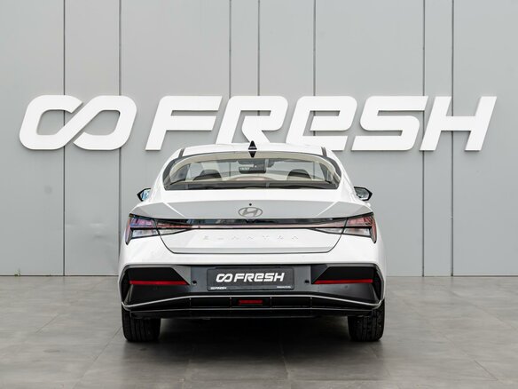 2024 Hyundai Elantra VII (CN7) Рестайлинг, белый - вид 3
