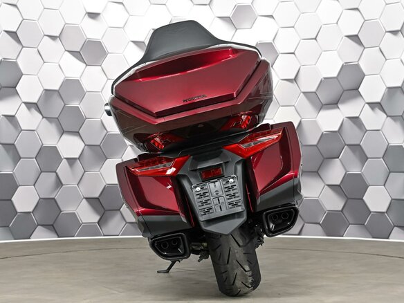 2025 Honda GL 1800 Gold Wing, красный - вид 5