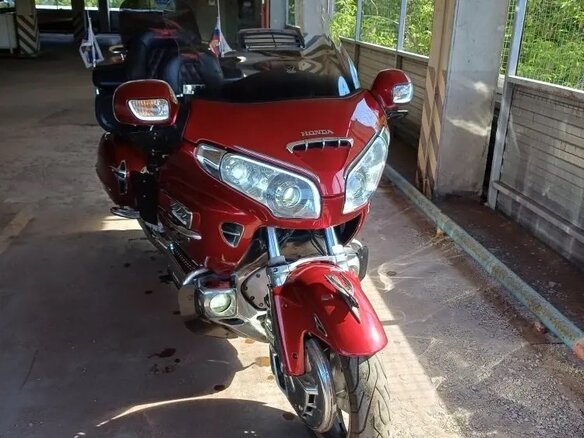 2009 Honda GL 1800 Gold Wing, красный, 1350000 рублей