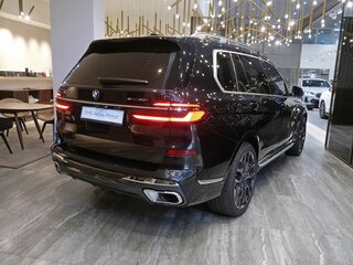 2025 BMW X7 40i I (G07) Рестайлинг, чёрный, 15950000 рублей, вид 4