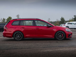 2018 Volkswagen Golf R VII Рестайлинг, красный, 3488000 рублей, вид 4