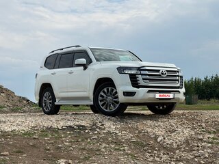2021 Toyota Land Cruiser 300 Series, белый, 8990000 рублей, вид 1