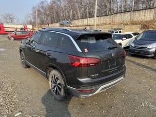 2022 Volkswagen Tayron I, чёрный, 2290000 рублей, вид 3