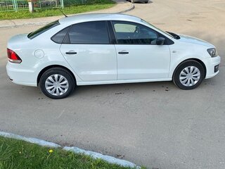 2016 Volkswagen Polo V Рестайлинг, белый, 860000 рублей, вид 4