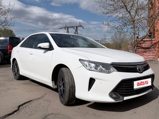 2015 Toyota Camry VII (XV50) Рестайлинг, белый, 1810000 рублей, вид 2